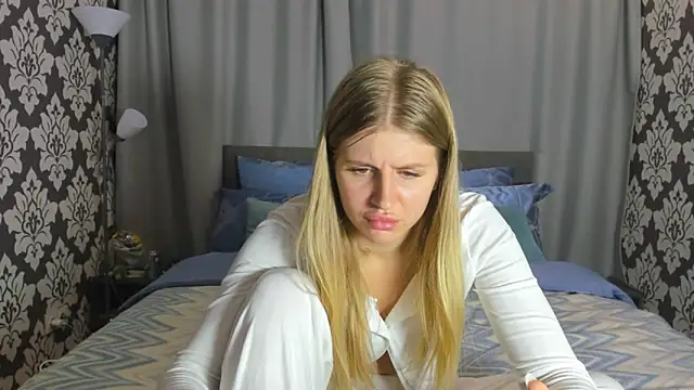 kirraa  online show from 09.21.25