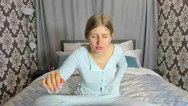 kirraa  online show from 10.07.25