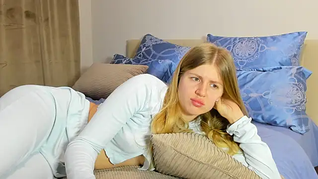 Snapshot of kirraa_ chatting on 12.04.25 kirraa online show from 12.04.25