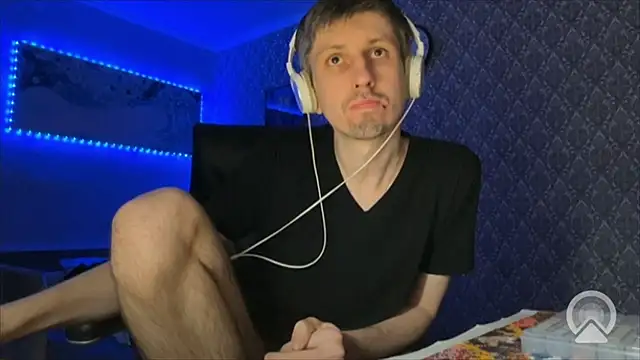 Aki-Laky online show from 04.12.26