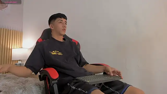 Snapshot of maxx_cortes chatting on 07.19.26 maxx cortes online show from 07.19.26