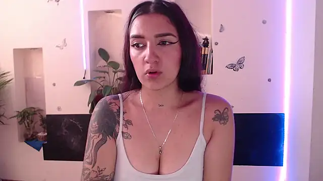 Snapshot of Lia-mitch chatting on 12.16.24 Lia-mitch online show from 12.16.24