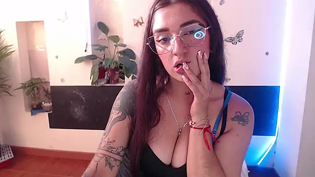 Snapshot of Lia-mitch chatting on 01.16.25 Lia-mitch online show from 01.16.25