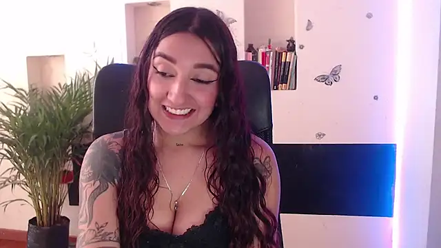 Snapshot of Lia-mitch chatting on 03.12.25 Lia-mitch online show from 03.12.25