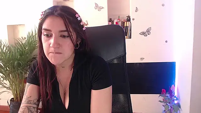Snapshot of Lia-mitch chatting on 03.17.25 Lia-mitch online show from 03.17.25
