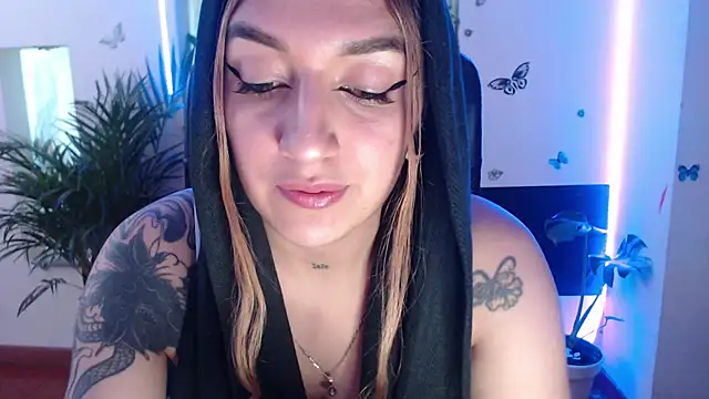 Snapshot of Lia-mitch chatting on 09.10.25 Lia-mitch online show from 09.10.25
