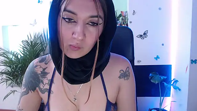 Snapshot of Lia-mitch chatting on 09.19.25 Lia-mitch online show from 09.19.25