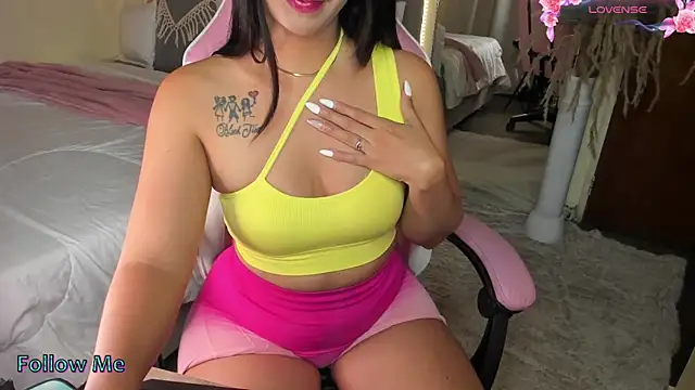 Snapshot of haileylovee2 chatting on 02.14.25 haileylovee2 online show from 02.14.25