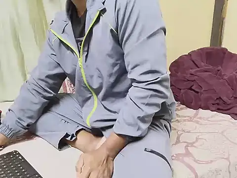 Snapshot of loveboyrp chatting on 02.14.25 loveboyrp online show from 02.14.25