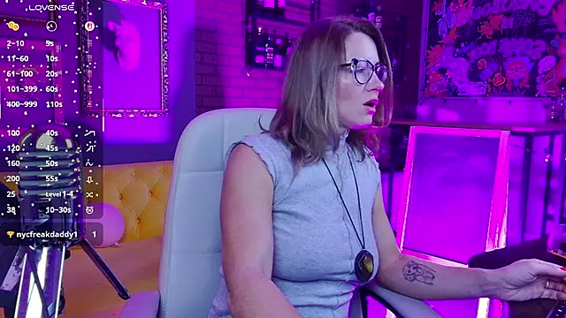 LadyIzabel online show from 11.13.25