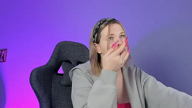 AliceSunday online show from 12.24.24