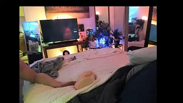 NinasNylonz online show from 02.19.25