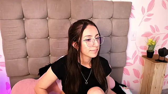 Snapshot of Sweet_Sammy_ chatting on 10.17.25 Sweet Sammy online show from 10.17.25