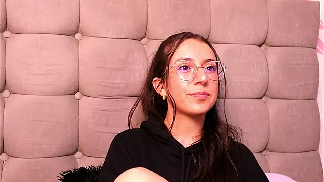 Snapshot of Sweet_Sammy_ chatting on 10.22.25 Sweet Sammy online show from 10.22.25