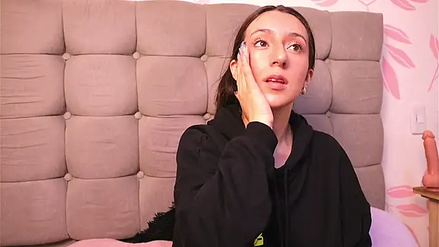 Snapshot of Sweet_Sammy_ chatting on 11.04.25 Sweet Sammy online show from 11.04.25