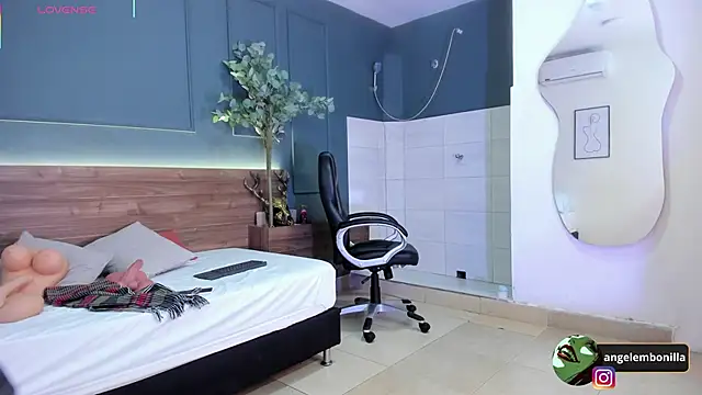 megan morgan01 online show from 11.18.25