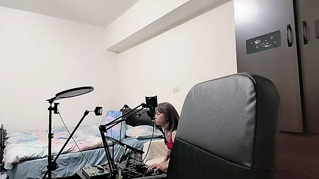 Fine-sand online show from 10.20.25