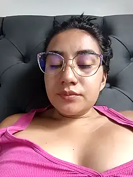 Snapshot of Hellen_Alex chatting on 02.05.25 Hellen Alex online show from 02.05.25