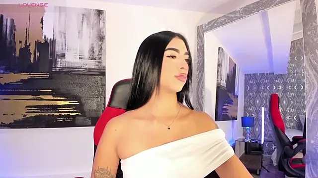 AriRobert  online show from 10.29.25