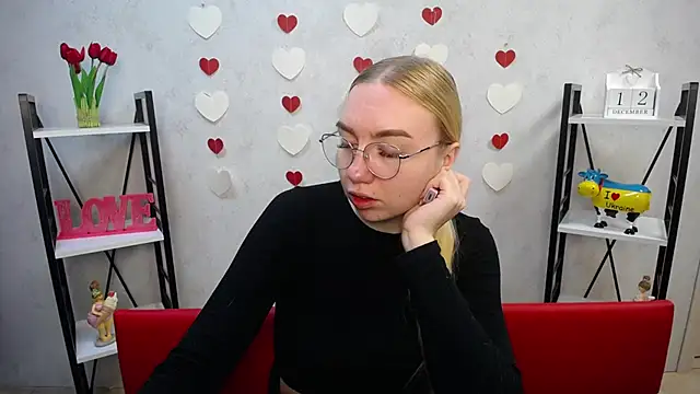 Snapshot of BeatriceFly chatting on 12.12.24 BeatriceFly online show from 12.12.24