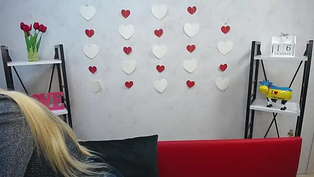 Snapshot of BeatriceFly chatting on 12.16.24 BeatriceFly online show from 12.16.24