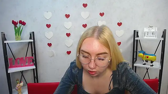 Snapshot of BeatriceFly chatting on 12.16.24 BeatriceFly online show from 12.16.24