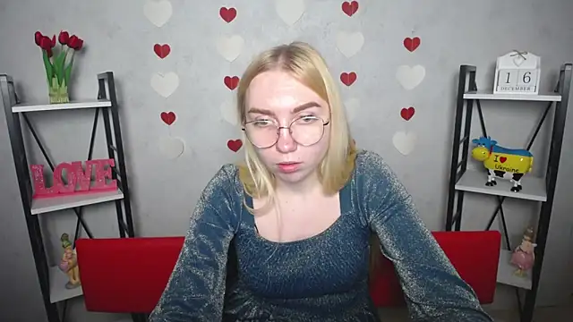 Snapshot of BeatriceFly chatting on 12.16.24 BeatriceFly online show from 12.16.24