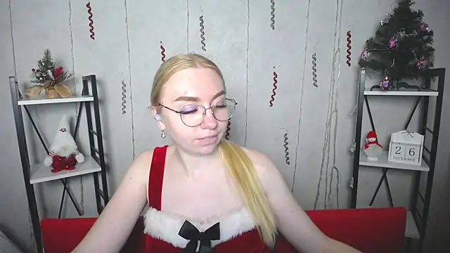 Snapshot of BeatriceFly chatting on 12.26.24 BeatriceFly online show from 12.26.24