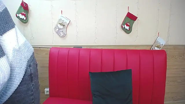 Snapshot of BeatriceFly chatting on 12.28.24 BeatriceFly online show from 12.28.24