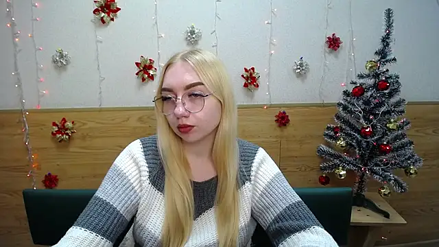 Snapshot of BeatriceFly chatting on 12.29.24 BeatriceFly online show from 12.29.24