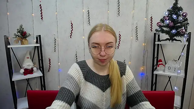 Snapshot of BeatriceFly chatting on 01.03.25 BeatriceFly online show from 01.03.25