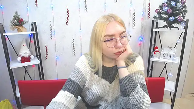 Snapshot of BeatriceFly chatting on 01.04.25 BeatriceFly online show from 01.04.25