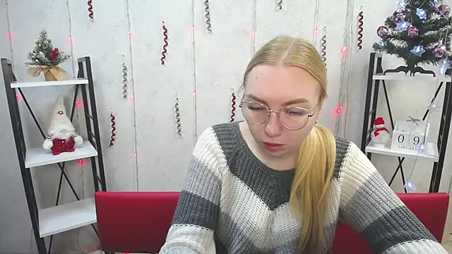 Snapshot of BeatriceFly chatting on 01.09.25 BeatriceFly online show from 01.09.25