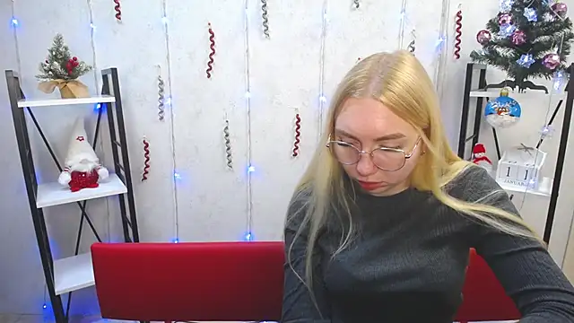 Snapshot of BeatriceFly chatting on 01.11.25 BeatriceFly online show from 01.11.25