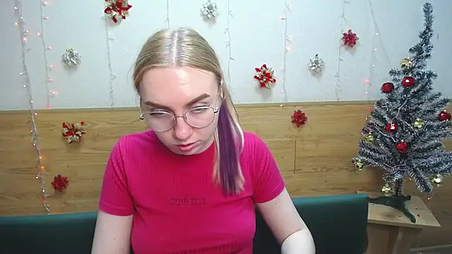 Snapshot of BeatriceFly chatting on 01.20.25 BeatriceFly online show from 01.20.25