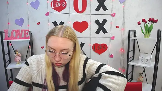 Snapshot of BeatriceFly chatting on 01.23.25 BeatriceFly online show from 01.23.25