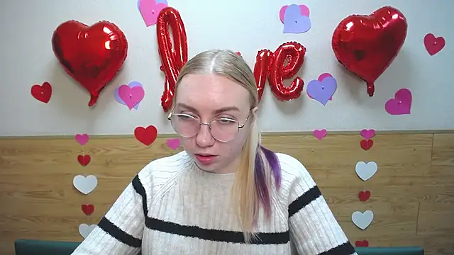 Snapshot of BeatriceFly chatting on 01.26.25 BeatriceFly online show from 01.26.25