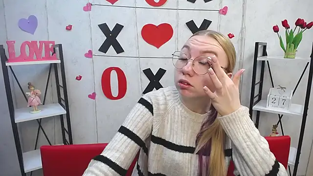 Snapshot of BeatriceFly chatting on 01.27.25 BeatriceFly online show from 01.27.25