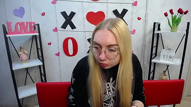 Snapshot of BeatriceFly chatting on 01.29.25 BeatriceFly online show from 01.29.25