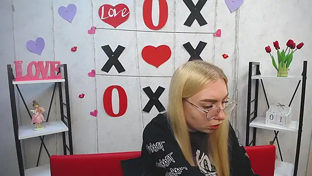 Snapshot of BeatriceFly chatting on 02.01.25 BeatriceFly online show from 02.01.25