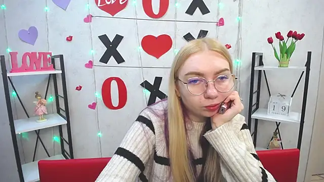 Snapshot of BeatriceFly chatting on 02.19.25 BeatriceFly online show from 02.19.25