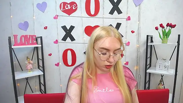 Snapshot of BeatriceFly chatting on 02.19.25 BeatriceFly online show from 02.19.25