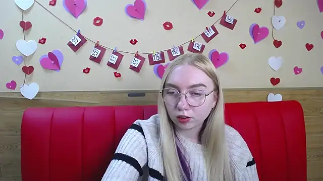 Snapshot of BeatriceFly chatting on 02.20.25 BeatriceFly online show from 02.20.25