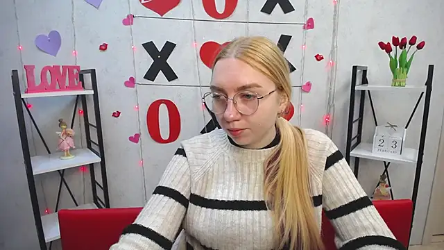 Snapshot of BeatriceFly chatting on 02.23.25 BeatriceFly online show from 02.23.25