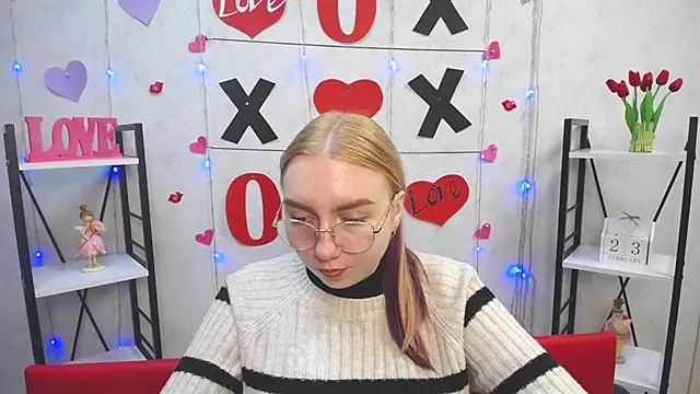 Snapshot of BeatriceFly chatting on 02.23.25 BeatriceFly online show from 02.23.25