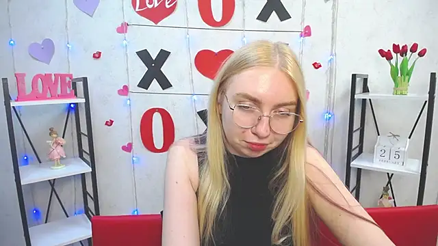 Snapshot of BeatriceFly chatting on 02.25.25 BeatriceFly online show from 02.25.25