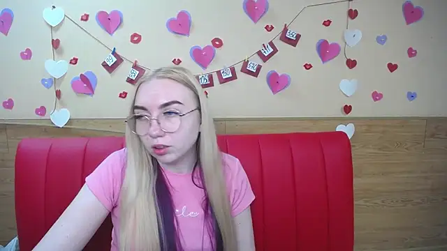 Snapshot of BeatriceFly chatting on 02.28.25 BeatriceFly online show from 02.28.25