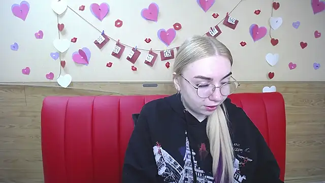 Snapshot of BeatriceFly chatting on 03.01.25 BeatriceFly online show from 03.01.25