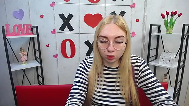 Snapshot of BeatriceFly chatting on 03.05.25 BeatriceFly online show from 03.05.25