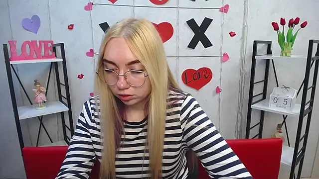 Snapshot of BeatriceFly chatting on 03.05.25 BeatriceFly online show from 03.05.25